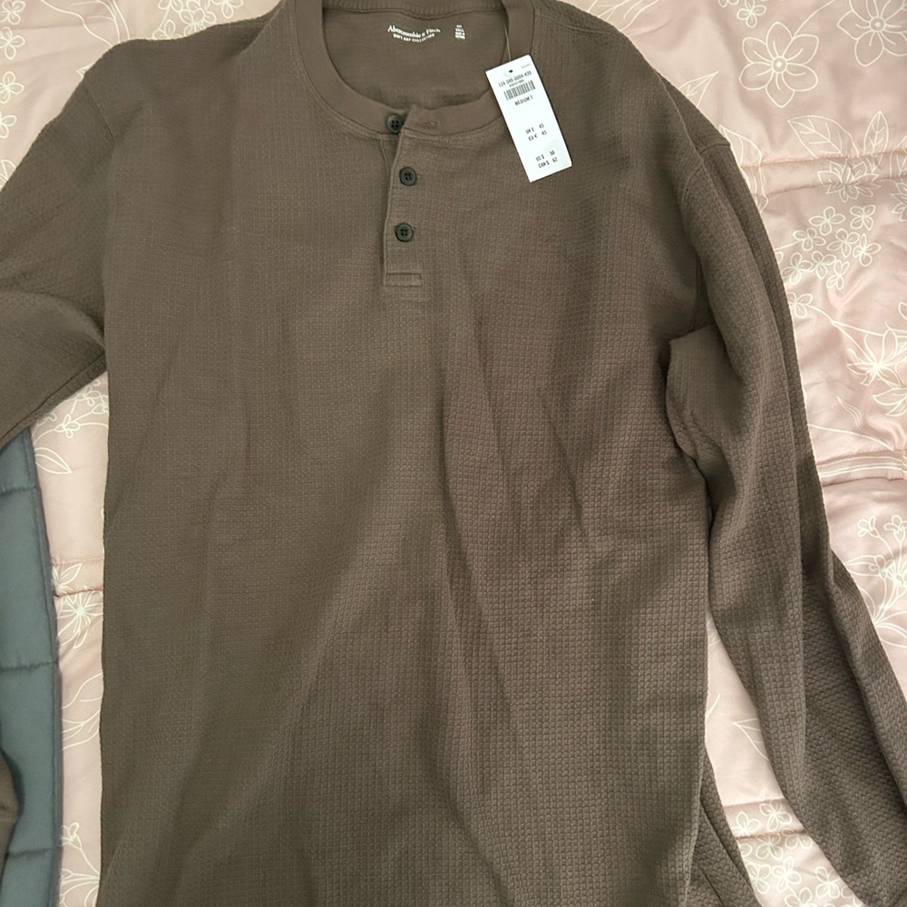 Medium TALL Abercrombie Shirt